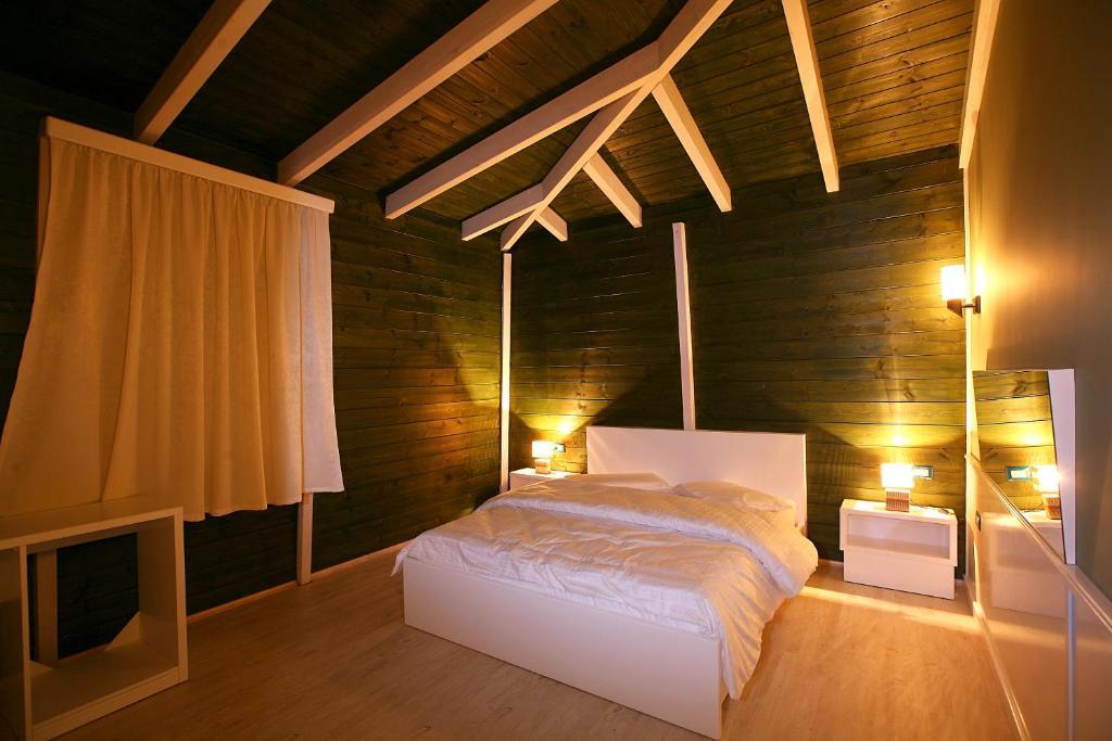 Hotel Kastria Tirana Exterior photo