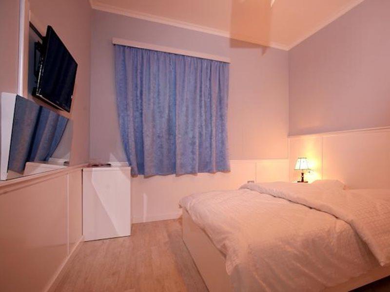 Hotel Kastria Tirana Exterior photo