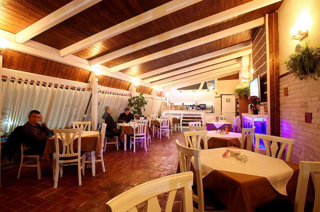Hotel Kastria Tirana Exterior photo
